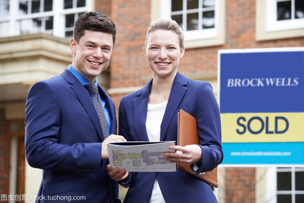 門外的守望者 男、女房地產經紀人的職業肖像